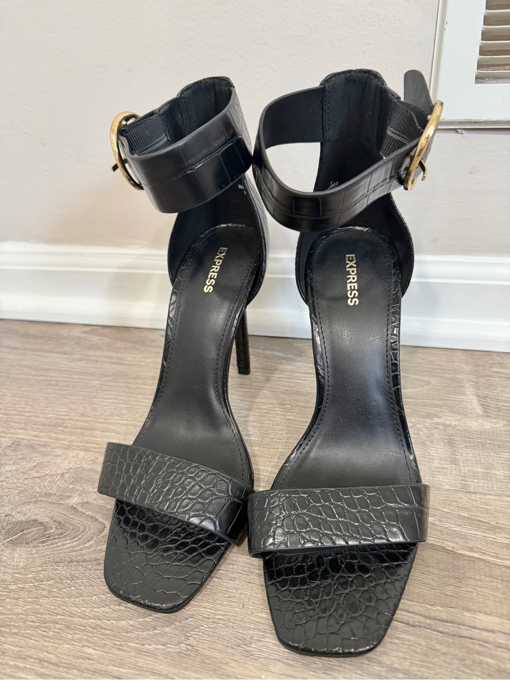 Express Quiet Luxury Croc Embossed Square Toe Stiletto 4” Heels Black Size 9